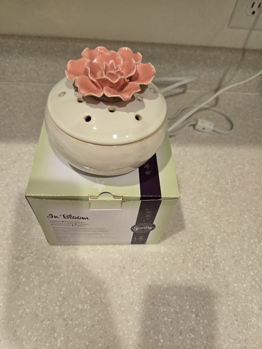 Scentsy In Bloom Ceramic Flower Wax Warmer - Pink Flower on Cream Base